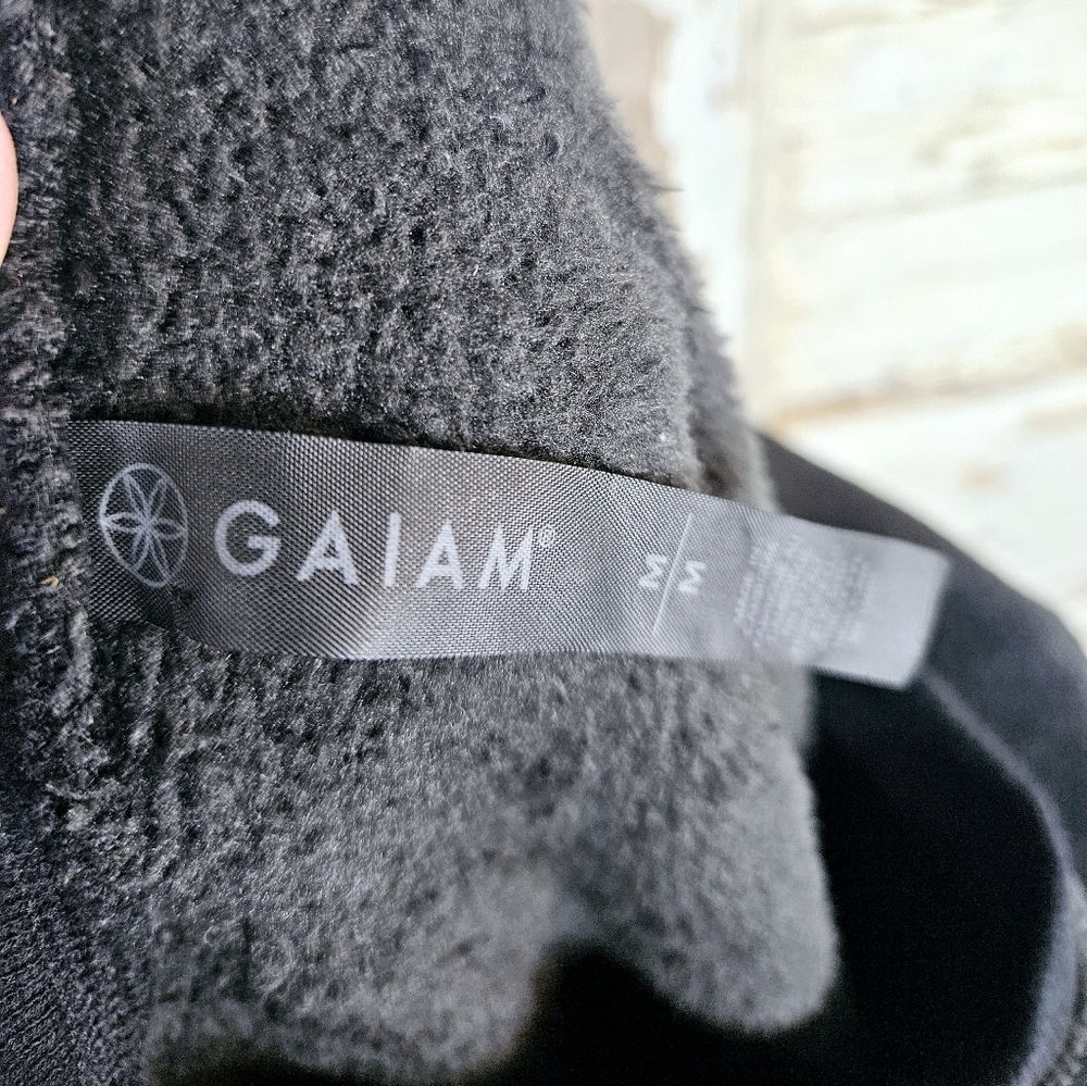 GAIAM Cozy Black Teddy Sweater Medium - Picture 3 of 10